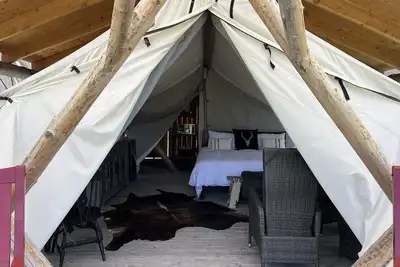 Image de Heritage Ranch 'Gallatin' Glamping Tent (10)