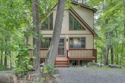 Image de Lakes and Beaches with Resort Amenities at The Hideout