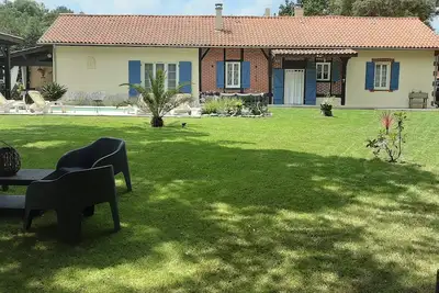 Image de Maison landaise dans un grand parc avec piscine privée à 5 mn des plages