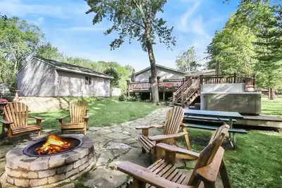 Image de Tuck's Treasure: Hot Tub, Screen Porch, Deck, Fire Pit, Pet Friendly, King Beds