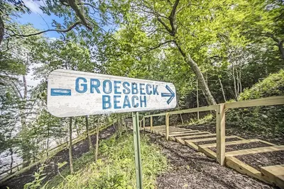 Image de Bluffside: Lake Michigan Views and Beach, Screen Porches, Fire Pit, Sunset Views