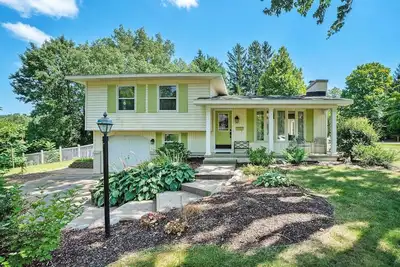 Image de Hilltop Oasis: Theater Room, Downtown, Deck, Fireplace, Pet Friendly