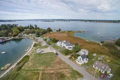 Image de Homeport - Modern oceanfront cottage overlooking quintessential Mackerel Cove