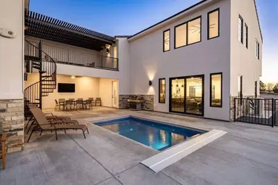 Image de Impeccable destination for spending quality time with friends & family!