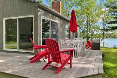 Image de Windward - Enjoy privacy, comfortable living spaces, and easy water access