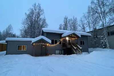 Image de Scenic Alaskan cabin in the mountains