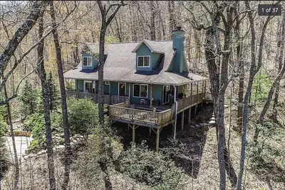 Image de Luxurious Cabin with Stunning Mountain Views and Outdoor Fireplace in Sky Valley