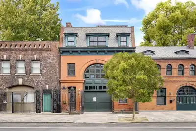 Image de Stunning Brooklyn Carriage house with terrace and backyard. Central to Metro Nyc