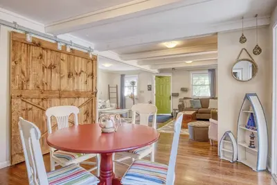 Image de Lake Effect: Downtown, Pet Friendly, Fire Pit, Fenced in Yard, Porch