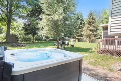 Image de Mi Casa: Hot Tub, Fire Pit, Screen Porch, Fireplace