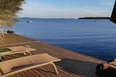 Image de Arm's length from the sea, private cove beach. Easy to access town and city.