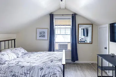 79-4 spacious studio Walk to backus hospital and downtown