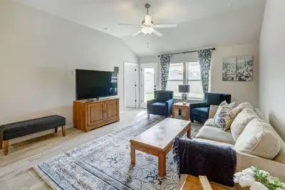 Image de Bastrop Home w/ Yard, 28 Mi to Austin!