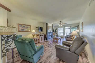 Image de Ruidoso Condo w/ Golf View ~ 17 Mi to Ski Apache!