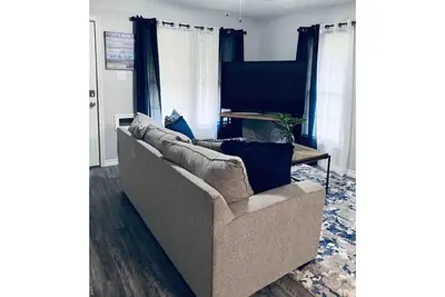 Image de Newly Renovated Home on West End