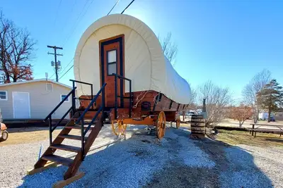 Image de A fun glamping experience perfect for a family of 4 or a romantic get away for 2