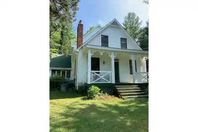 Charming 4bdrm Farmhouse