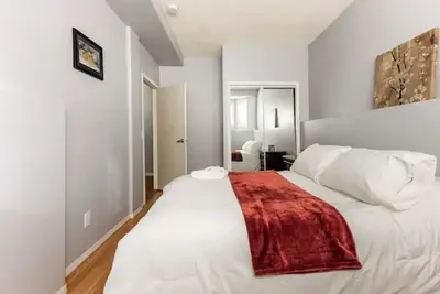 Image de Comfortable, clean and secure apartment, 4 mins from Anthony Henday.