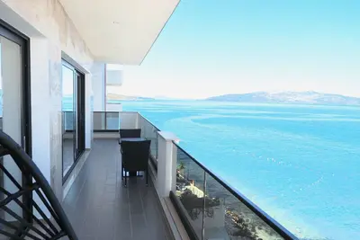 Image de Exclusive 3 bedroom luxury apartment 20 meters from the beach & pool. 4th floor.