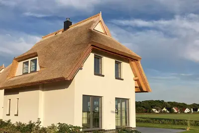 Image de Thatched-roof house with Bodden view, sauna and fireplace in Dranske