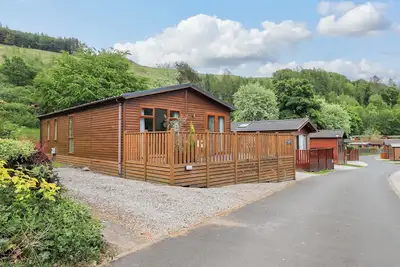 Hollytree Lodge, family friendly, with a garden in Windermere