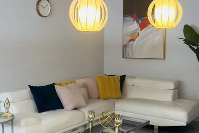 Image de ✨ Centrally Located ⭐️Downtown⭐️Very Spacious ⭐️Wifi ⭐️Smart Tv✨Free Parking✨