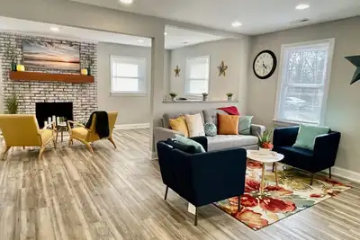 Image de Vibrant Open Floor Plan Ranch Style Home at Prime Location!