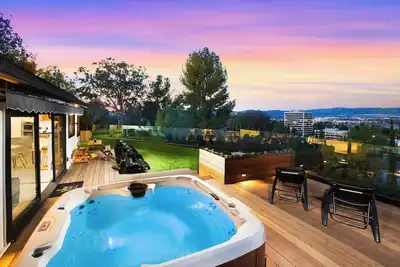 Image de Hilltop Home villa valley view