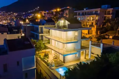 Image de 8 person villa with sea views in a central location in Kalkan