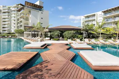 Image de 3 Bdr 🛏️+ 3. 5 bthr 🛁 Apt ocean view / Pool 🩱 🩳and beach access 🏖️🌊