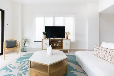 Gorgeous Aprt 3 Bdr + 3. 5 bthr / Beach Club access 🏖️🌊 & Pet Friendly 🐶🐾