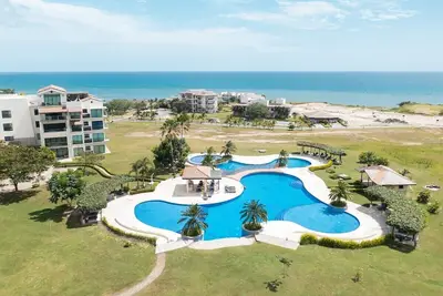 Image de 2 Bdr + 2. 5 Bthr in luxury beach complex / Beach club access / Pool