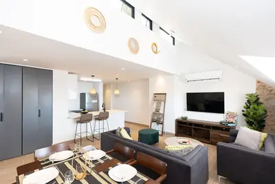2 Bdr inCasco Viejo 🛏️🛏️  Rooftop Pool 👙 and restaurant on site!