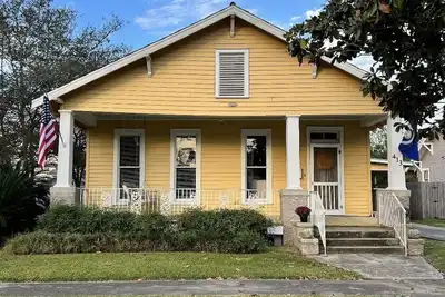 Image de Charming cottage in downtown historic district