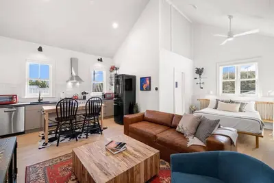 Image de Casa Romeo | Gorgeous Ybor Apt, Steps to 7th Ave