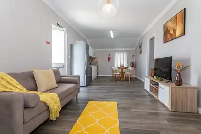 Appartement \"Oásis Fonte Grande 1\" avec vue sur la mer, terrasse privée et Wi-Fi.