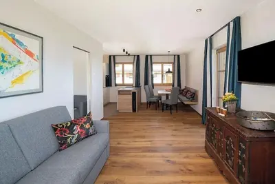 Image de Appartement \"Schlosshof Himml\" avec vue sur les montagnes, terrasse privée et Wi-Fi.