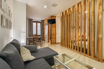 Image de Appartement 'Vicent Suite' avec balcon, Wi-Fi et climatisation.