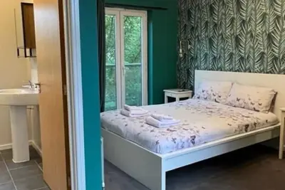 Image de Cheerful 4-bedroom house with multiple car parking