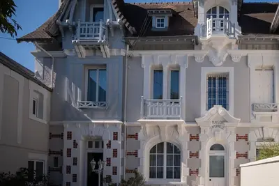 Image de Villa Cabourg centre, magnifiquement rénovée, jardin, wifi, jacuzzi