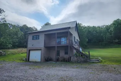 Image de House on 15 acres for family fun, 2 miles from the Lake, air cond with fire ring