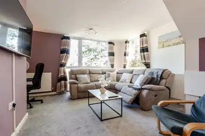 Image de Comfortable 3-Storey House with Free Car Parking