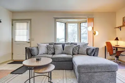 Image de 30 Day Minimum. Entire House. Washer & Dryer. A/C.