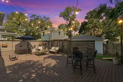 Image de Boho Bungalow - Walkable to Armature Works