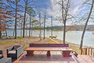 Image de Lakefront Vacation Rental w/ Deck & 2 Docks!