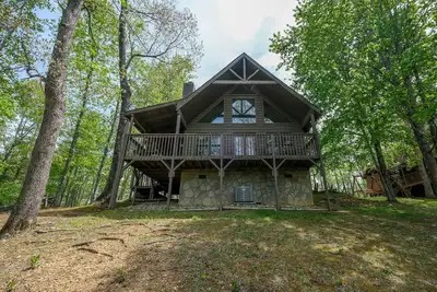 Image de Cozy Cabin with Hot Tub & Game Room – Minutes to Pigeon Forge & Gatlinburg