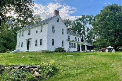 Image de 1780 Colonial Hilltop Manor - Amazing location