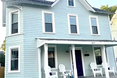 Image de Belle is a cute cottage blocks from shops, bay, cafes