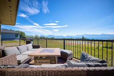 Image de Summer Dates Still Open! Glacier and Mountain Views!