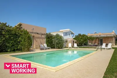 Image de Magnificent Sicily Villa | 3 Bedrooms | Villa Bouganville | Private Pool & Surrounded by Stunning Countryside Views | Syracuse